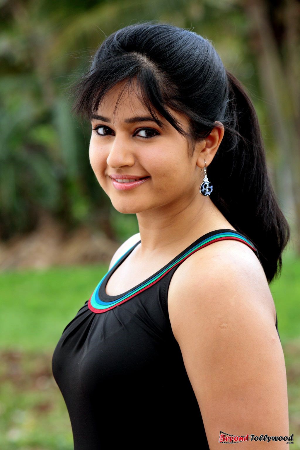 poonam bajwa hot photos poonam bajwa hot photos